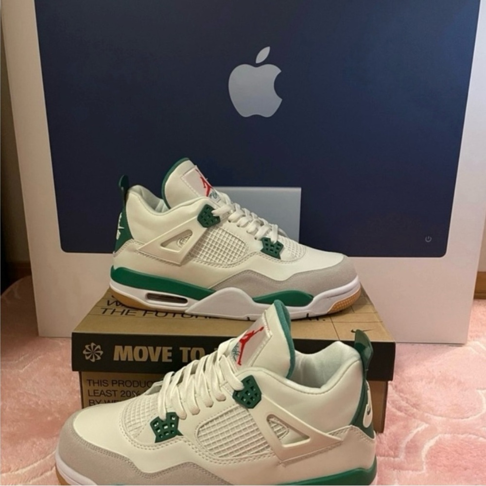 2023
Nike SB x Air Jordan 4 Retro SP 'Pine Green'